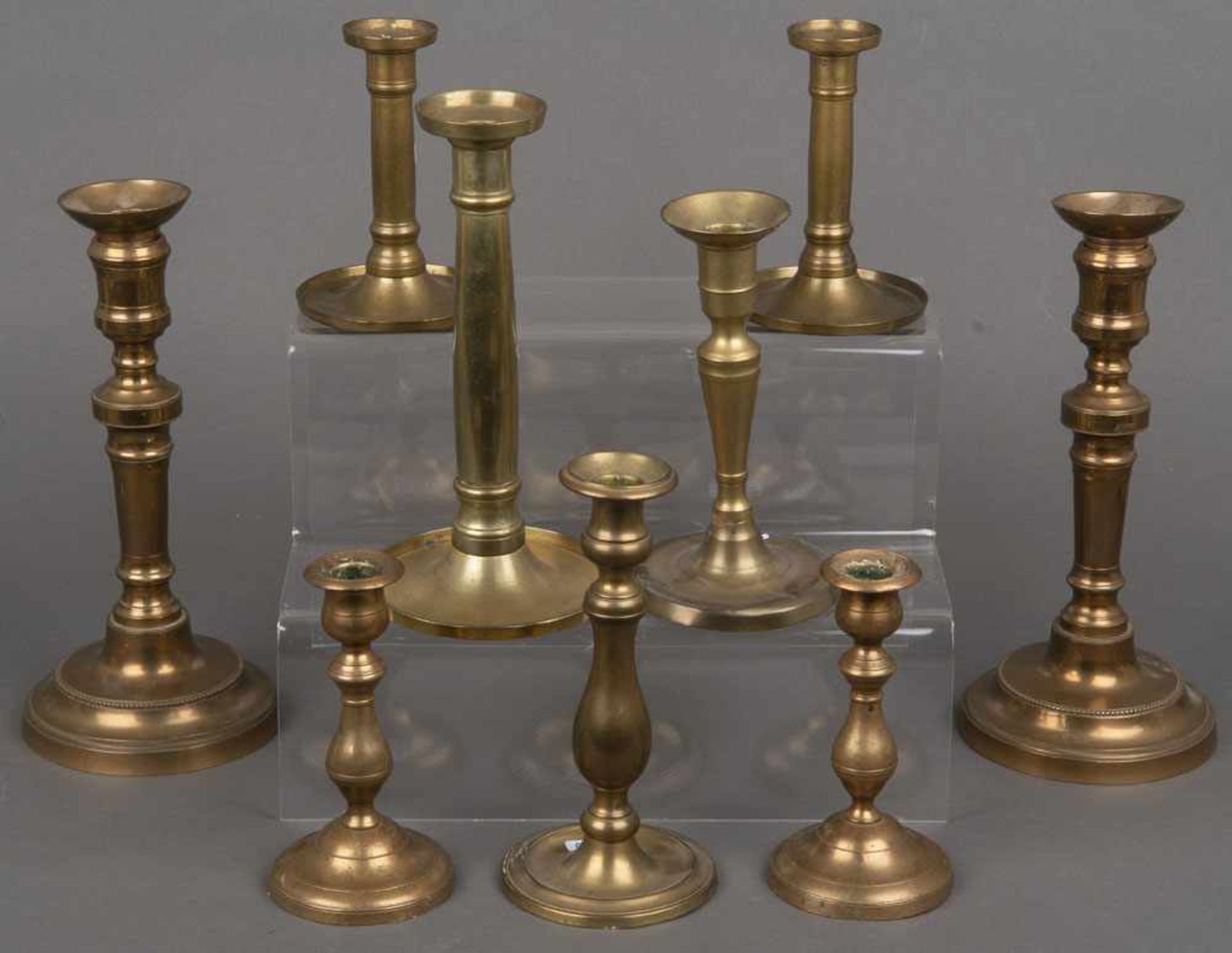 Drei Paar Kerzenleuchter und drei weitere. Deutsch 20. Jh. Messing / Bronze, H=13,5 bis 26,3 cm.