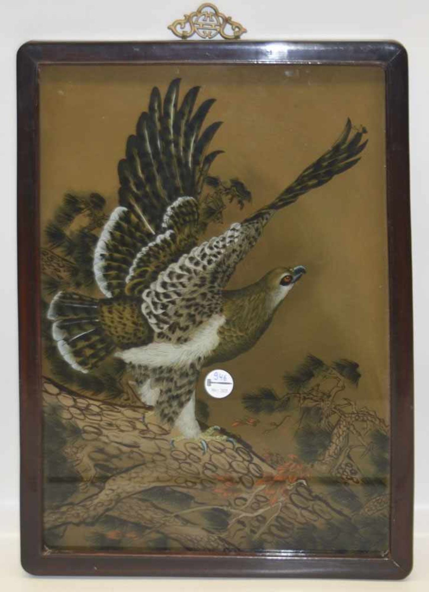 Asiatischer Maler des 20. Jhs. Greifvogel. Mischtechnik, hi./Gl./gerahmt, 54 x 39 cm.