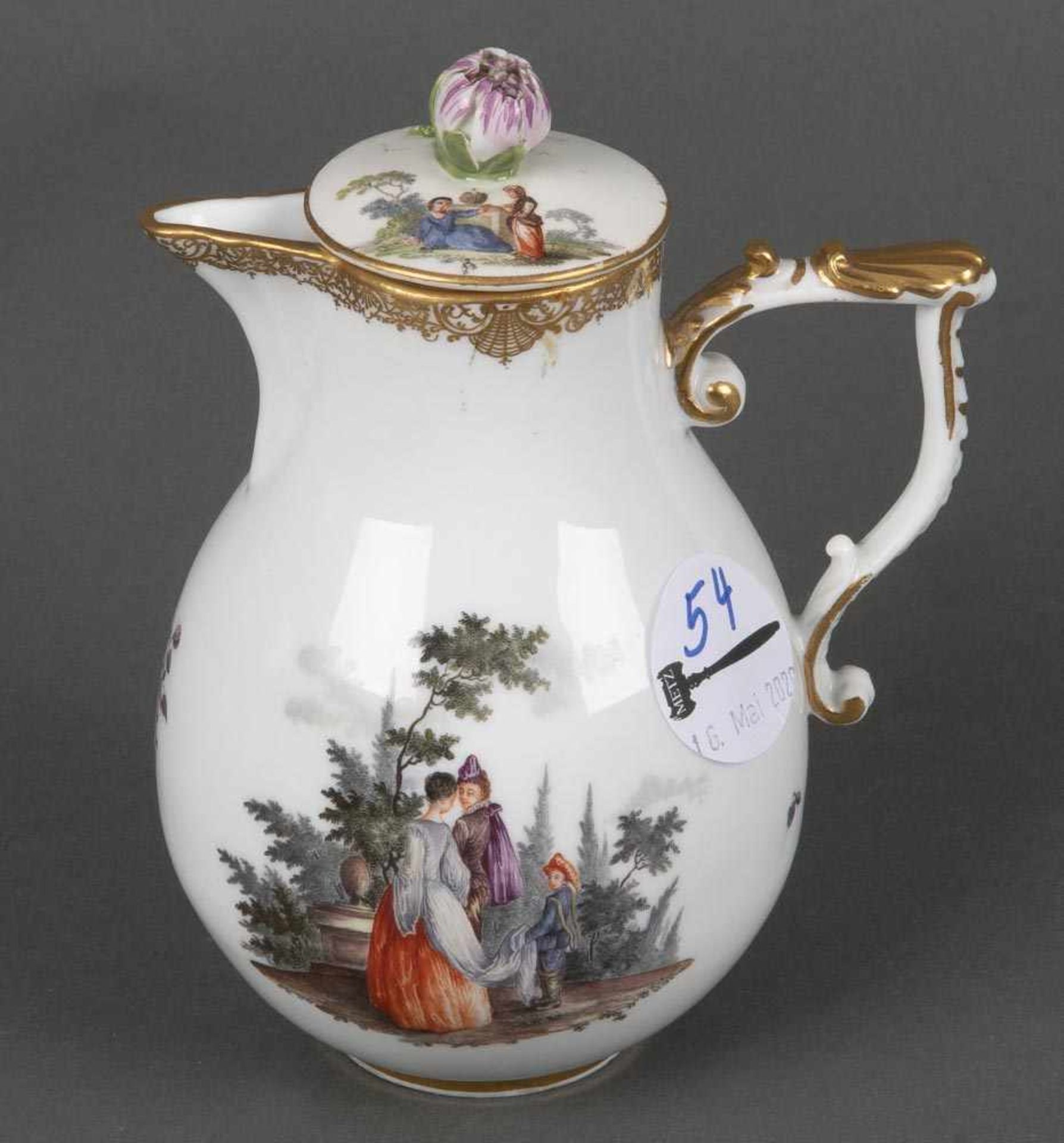 Birnförmige Kanne. Meissen 1750. Bunt bemalt mit Komödienszenen. Porzellan, am Boden