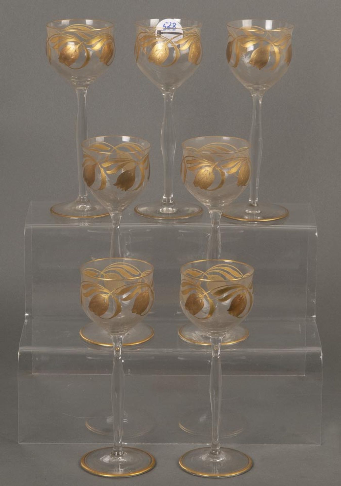 Sieben Weingläser. Wohl Theresienthal 20. Jh. Farbloses Glas, mit aufgelegten Ornamenten in Kaltgold