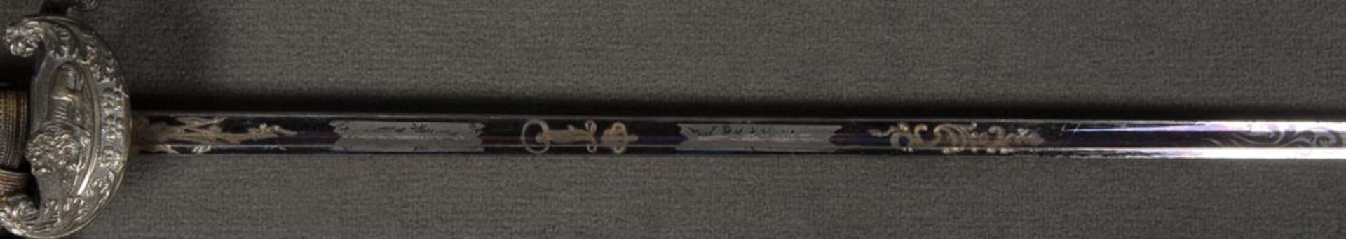 Bayrischer Beamtendegen aus der Regierungszeit Ludwig II. mit Portepee und gebläuter Klinge mit - Bild 2 aus 3