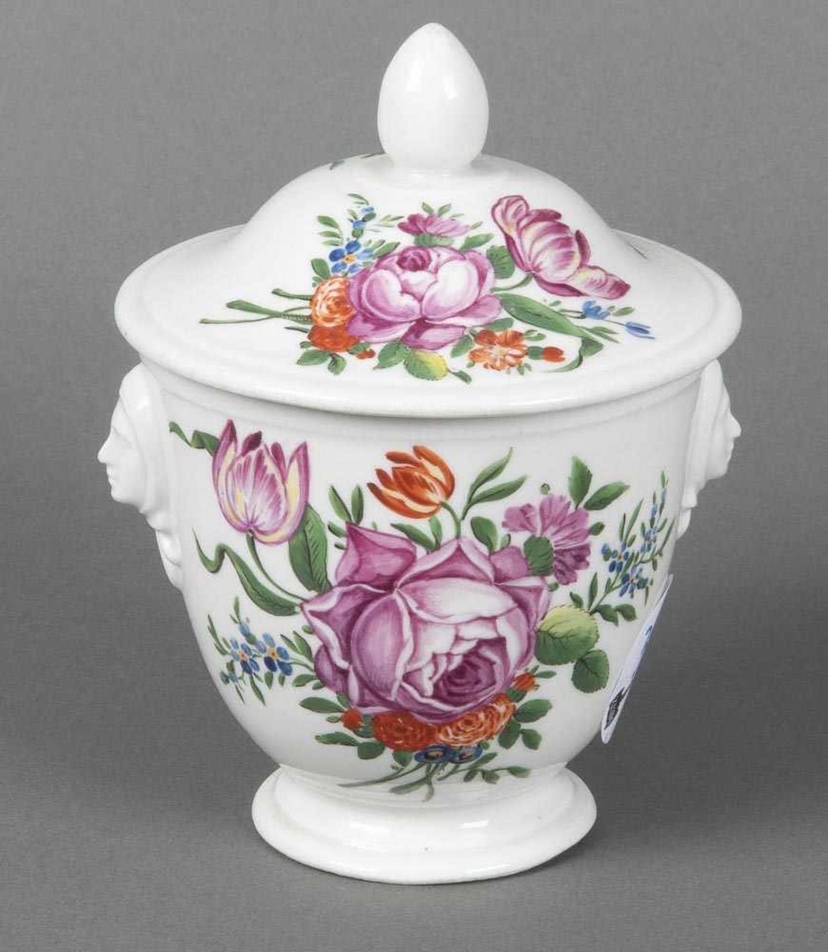 Runde Zuckerdose. Rauenstein 1790-1800. Bunt bemalt mit Blumenbouquets. Porzellan, am Boden