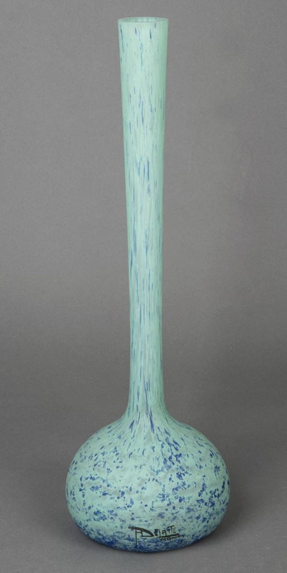 Art Déco-Vase. Nancy, Andrè Delatte um 1920. Keulenförmig. Farbloses Glas, farbig marmorisierend