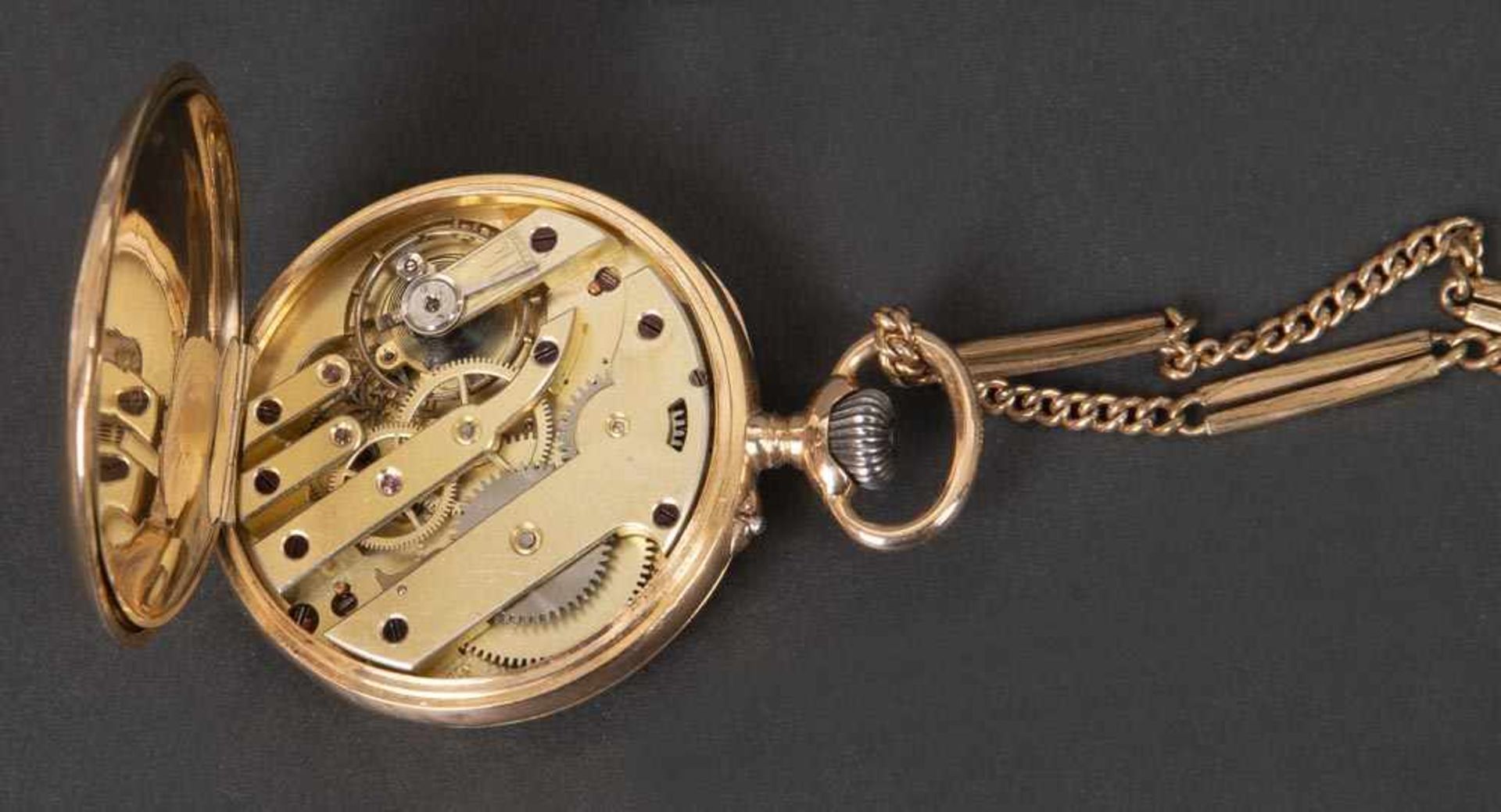 Herrentaschenuhr. 18 ct Gelbgold, ca. 27 g, mit vergoldeter Uhrenkette. (Gängigkeit ungeprüft) - Bild 2 aus 2