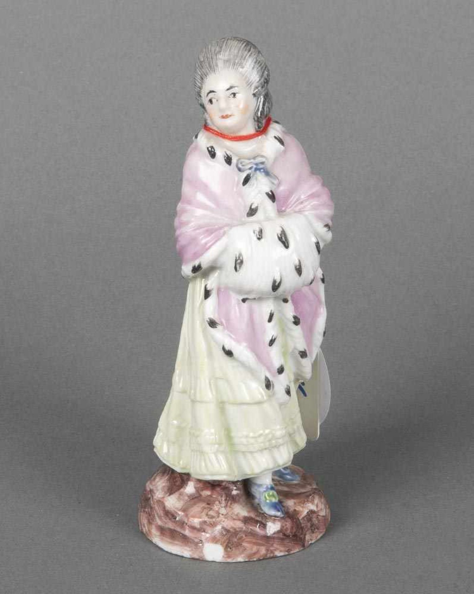 ?Der Winter?. Limbach 1780. Als Frau mit Muff. Porzellan, bunt bemalt, ohne Marke, H=12,5 cm. (