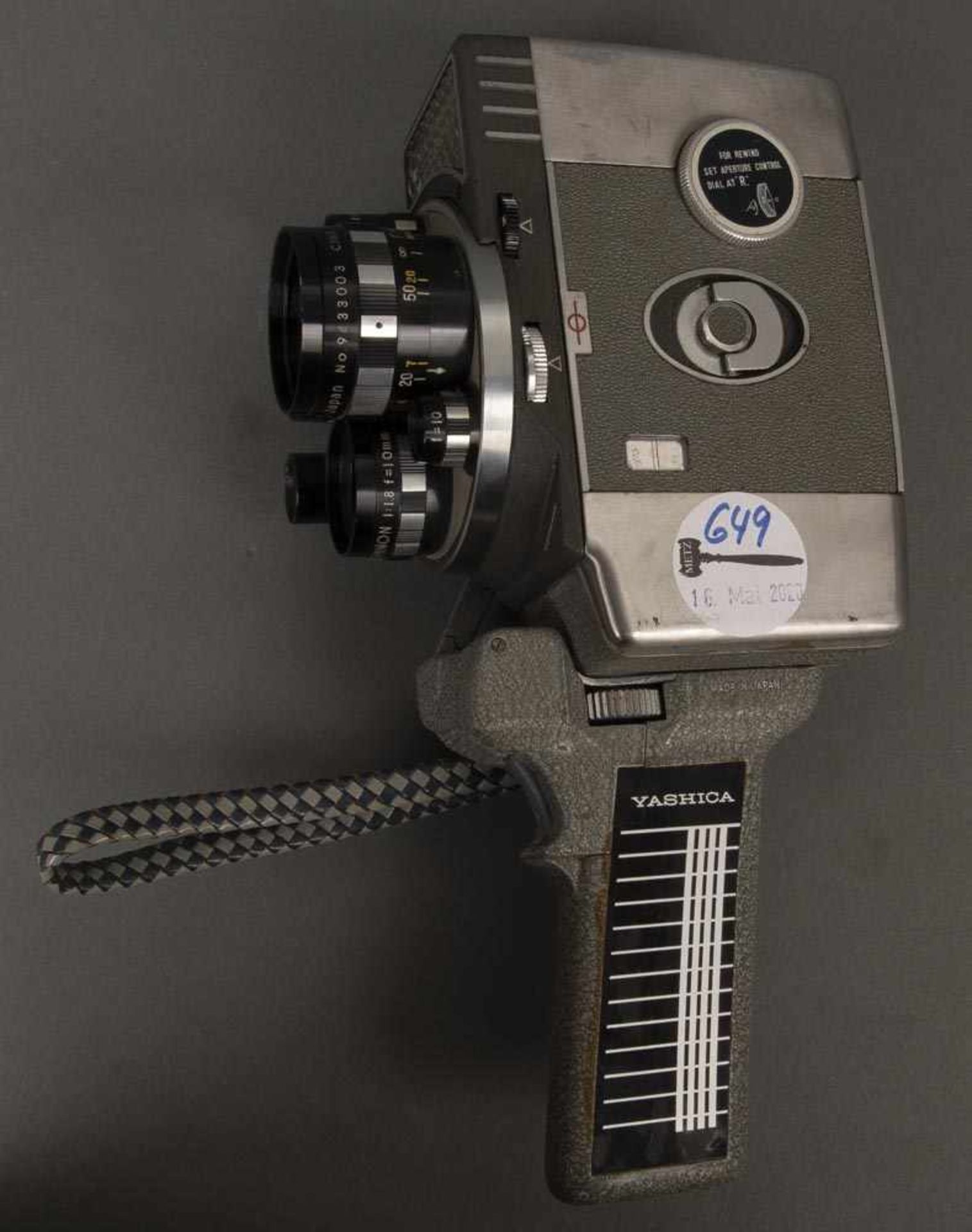Filmkamera, Marke ?Yashica 8 E III?, H=24,5 cm. (Gängigkeit ungeprüft / besch.)Filmkamera, Marke "