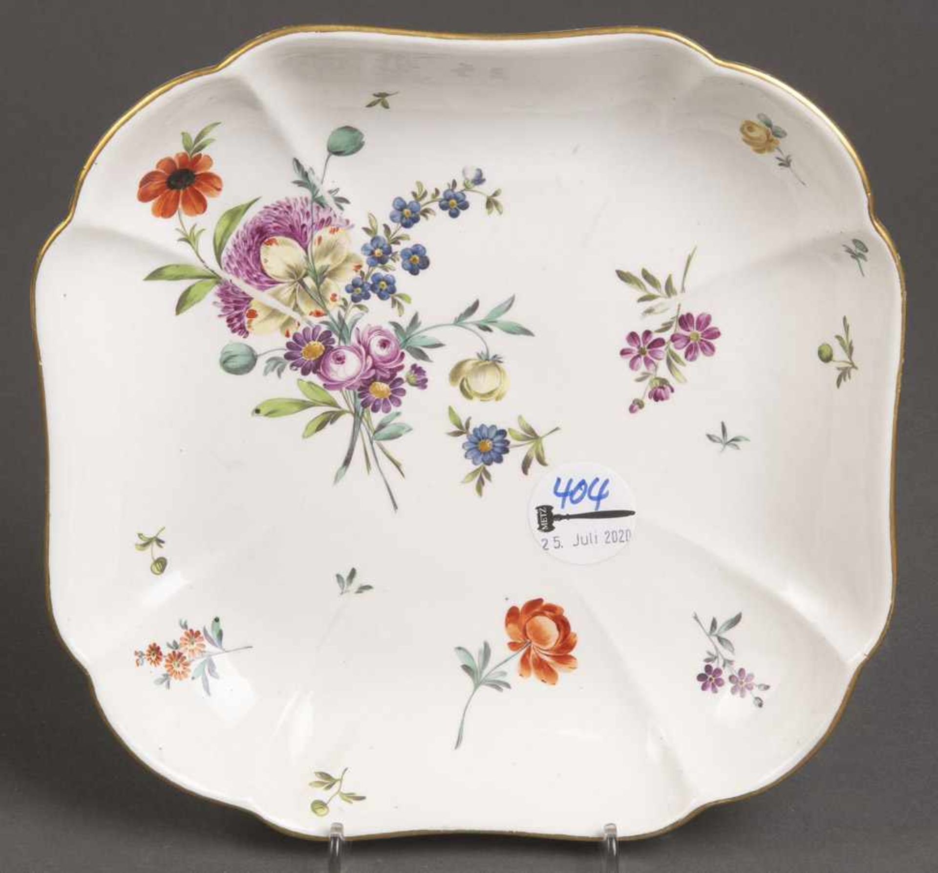 Schale. Frankenthal 1780. Bunt bemalt mit Floraldekor, Goldrand. Porzellan, am Boden