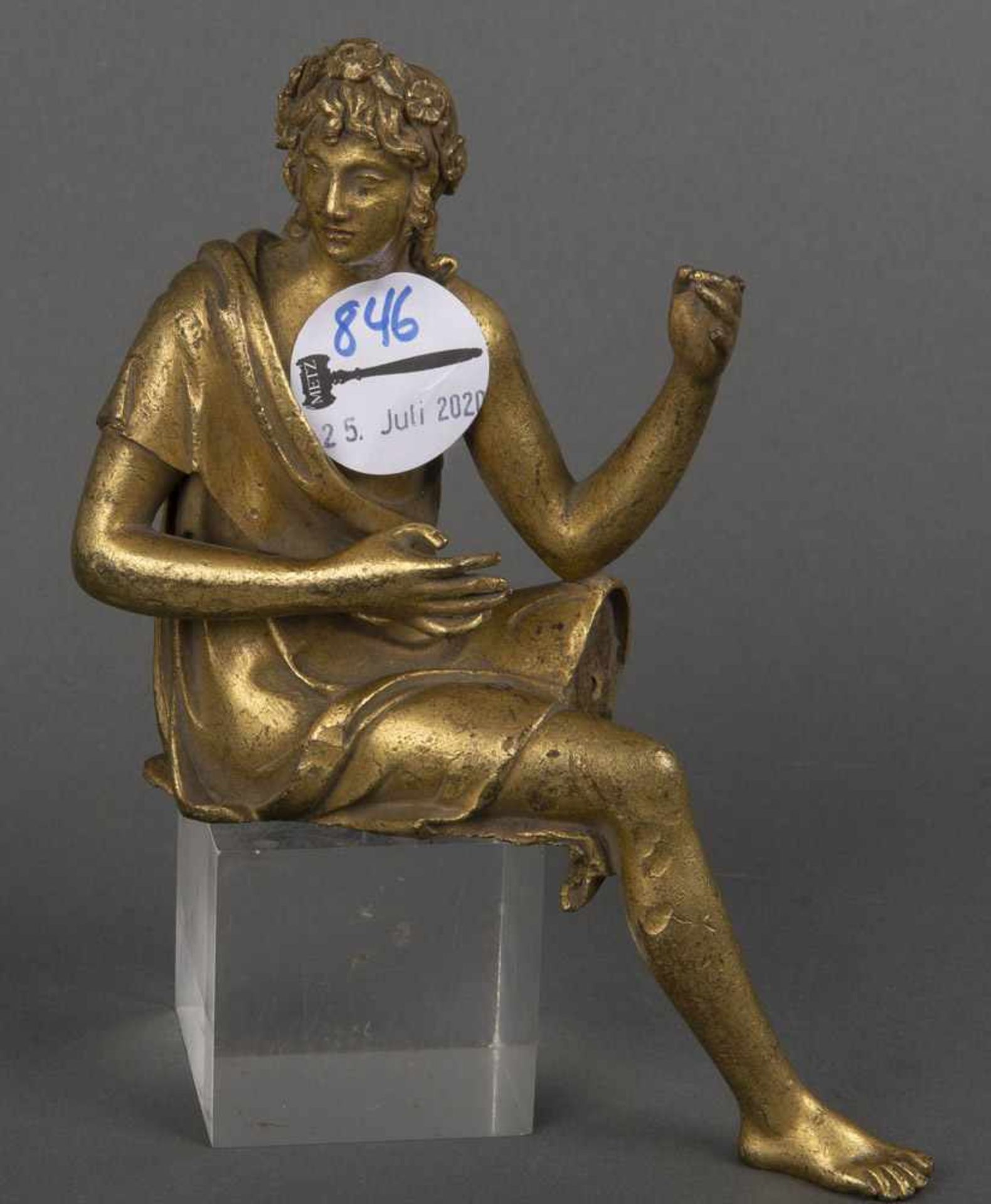 Musizierende als Bekrönung einer Uhr. Paris 19. Jh. Bronze, vergoldet, H=19 cm.