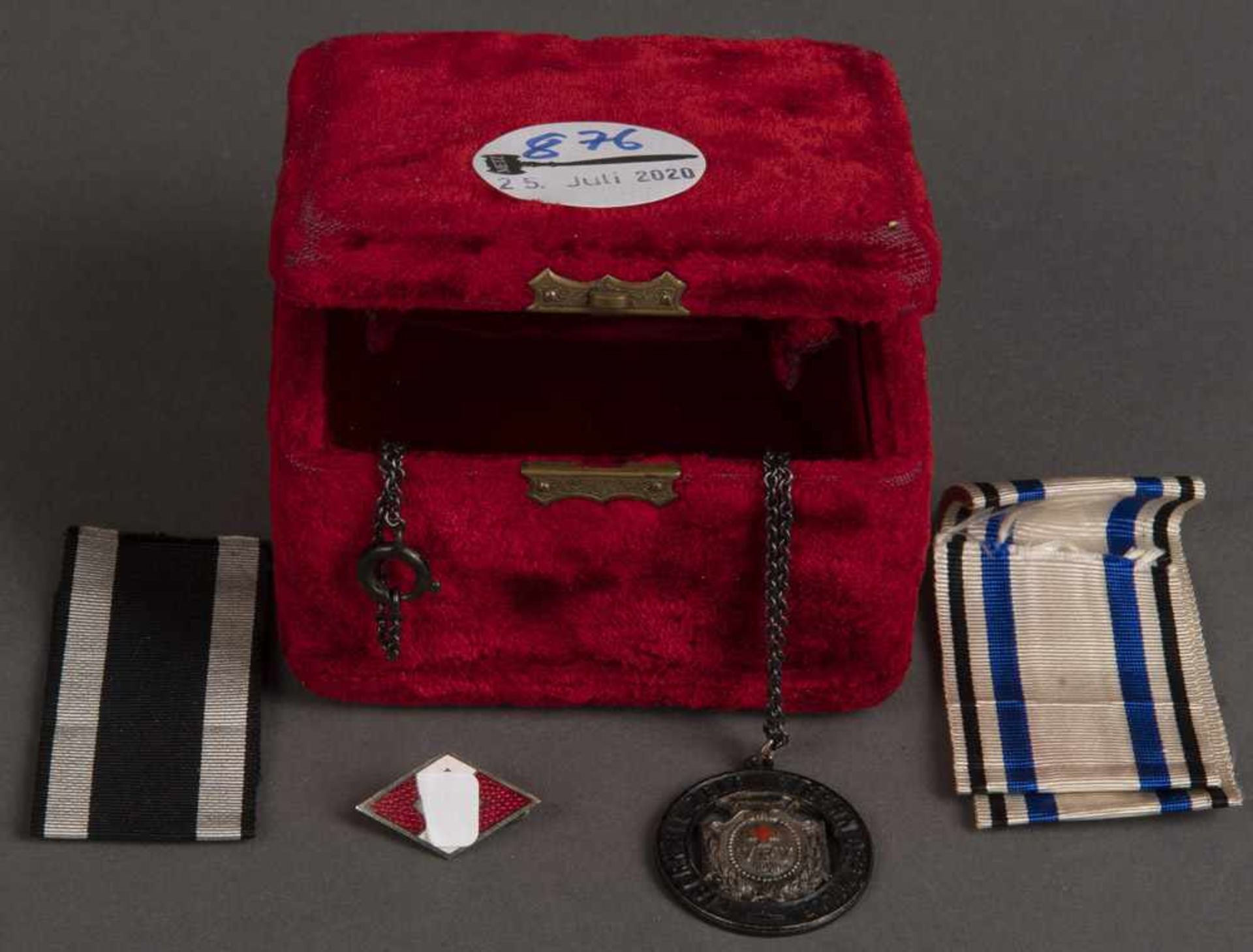 Rot-Kreuz-Medaillon von 1914 Eisern die Zeit - Eisern der Wille, Verleihungsnummer 5365, mit