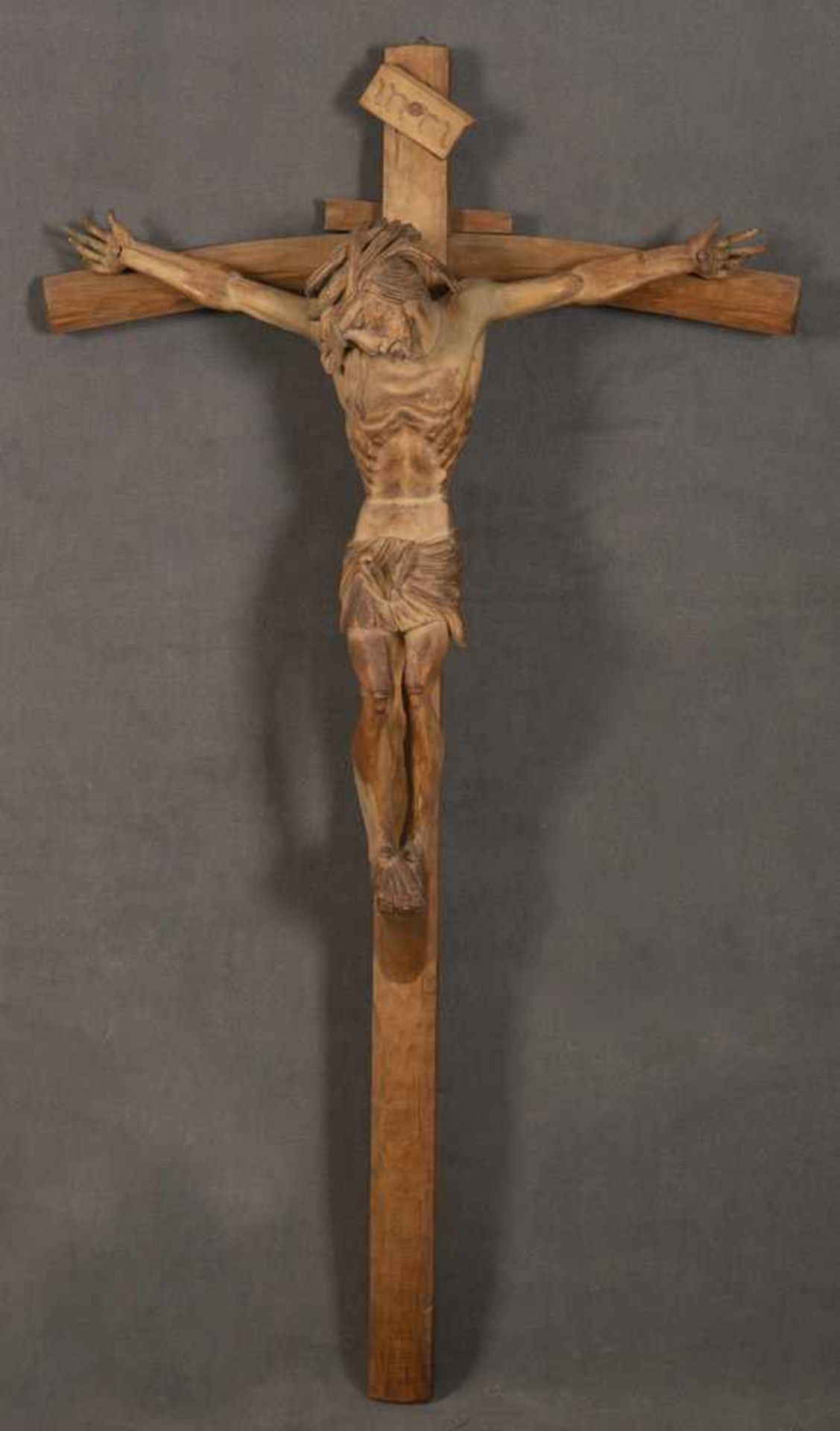 Kruzifix. Oberammergau 20. Jh. Massiv Lindenholz, geschnitzt, H=120 cm, B=65 cm.