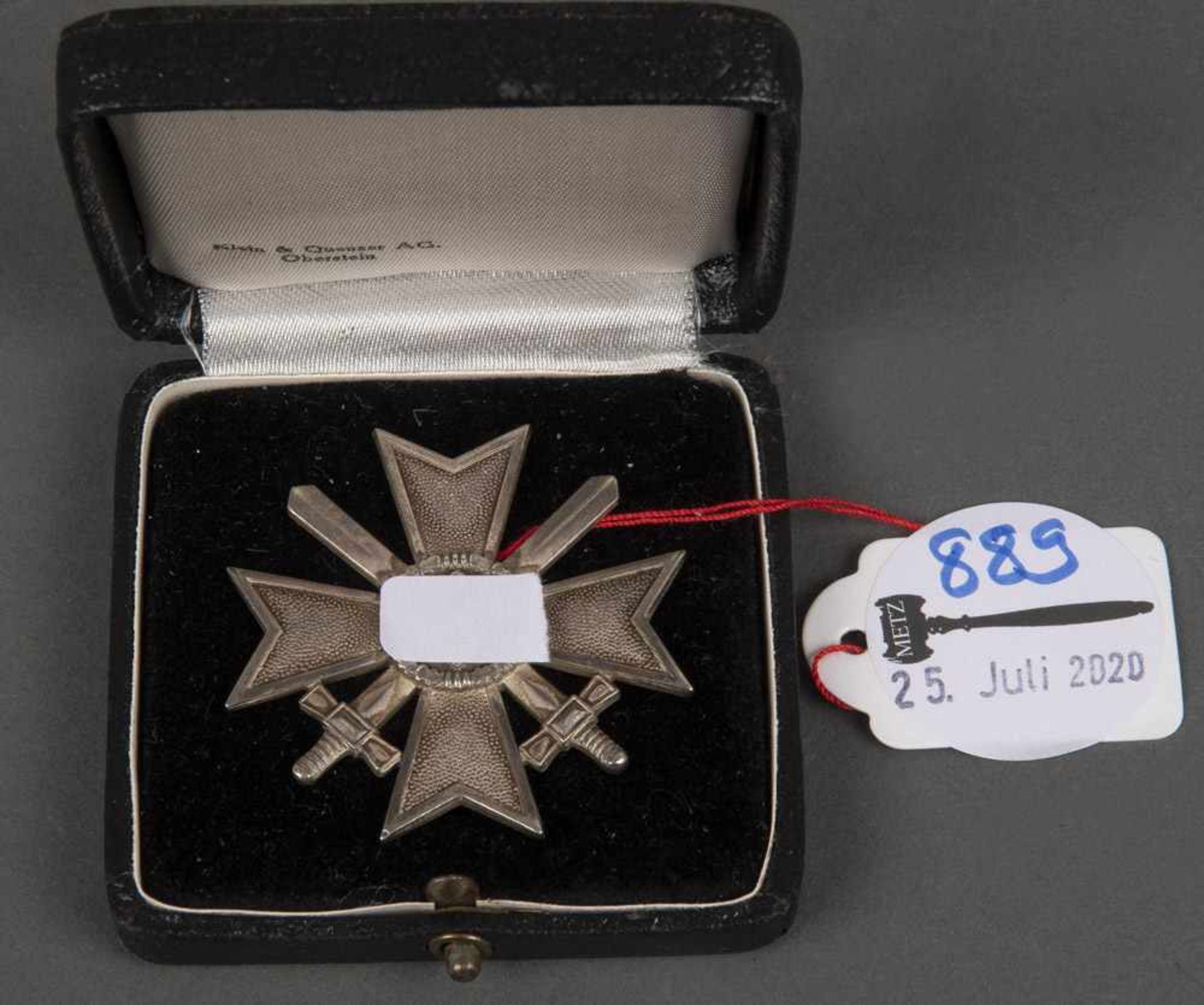 Kriegsverdienstkreuz I. Klasse mit Schwertern, II. WK, versilbert, verso Herstellernummer 65, in