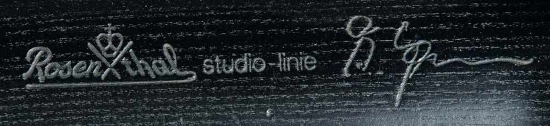Paar Armlehnstühle. Rosenthal Studio Linie 1970er Jahre. Eschenholz, dunkel gebeizt, mit schwarzem - Bild 2 aus 2