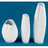 Drei unterschiedliche Vasen. Rosenthal 1950er Jahre und später. Porzellan, weiß glasiert.