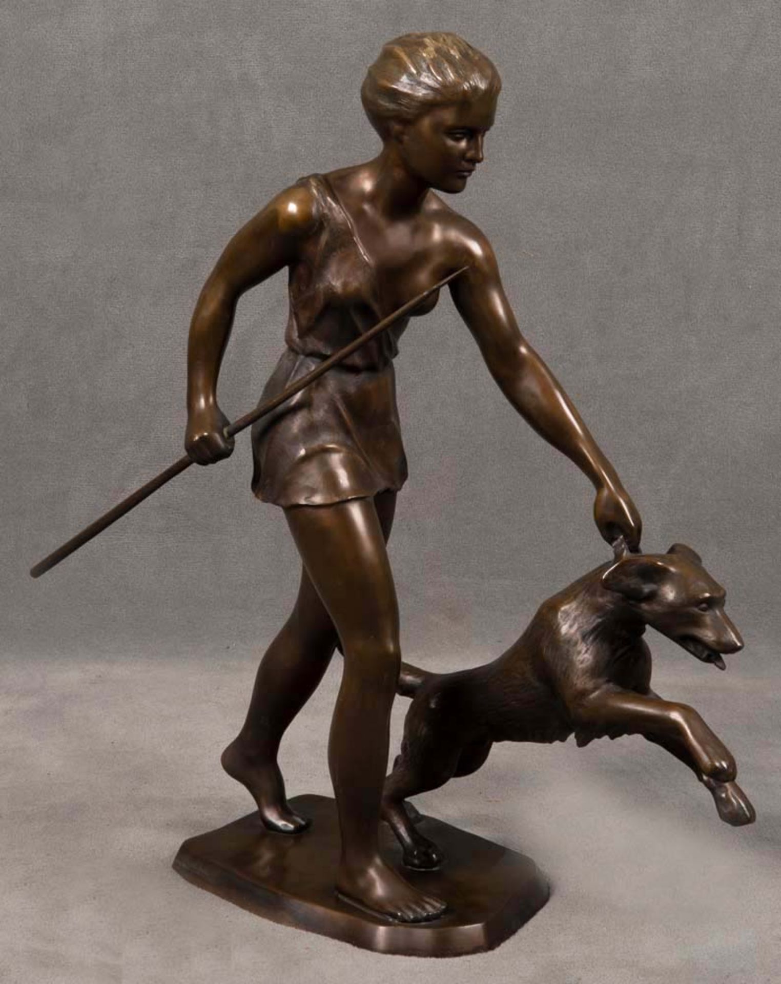 Theodor Eichler (1868-1946). Diana mit Jagdhund. Bronze, am Sockel sign., H=58 cm.