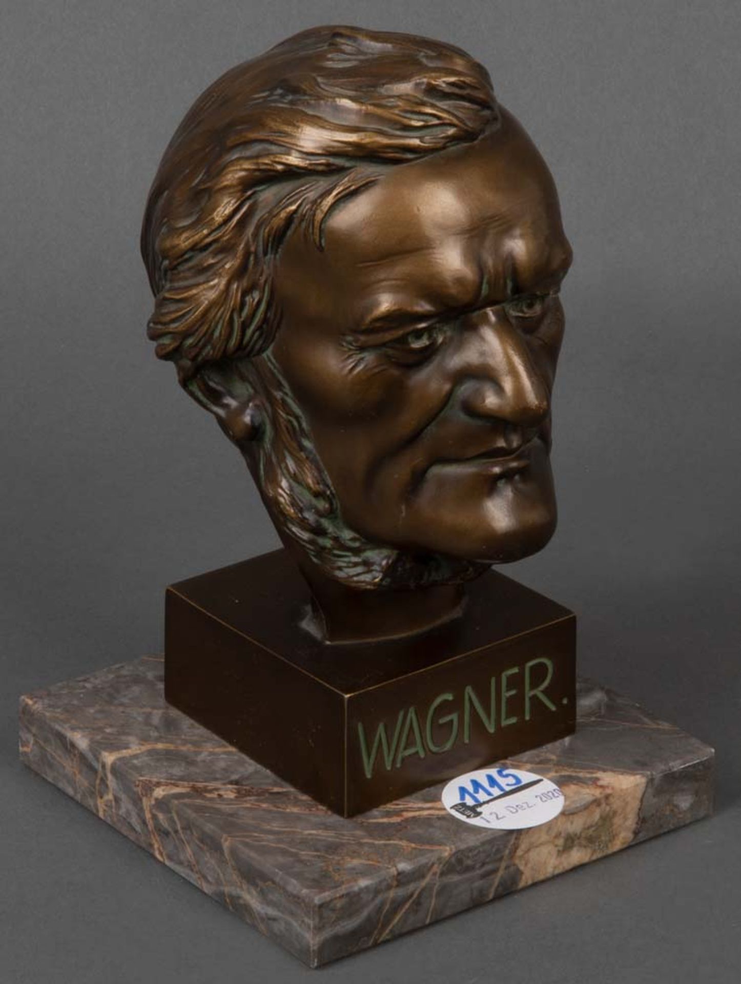 Büste von (Richard) Wagner. Bronze, auf Marmorsockel, H=21 cm.