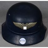 Luftschutzhelm, um 1940, mit guter Effektierung und Beriemung, Original-Lackierung zu 95% erhalten.