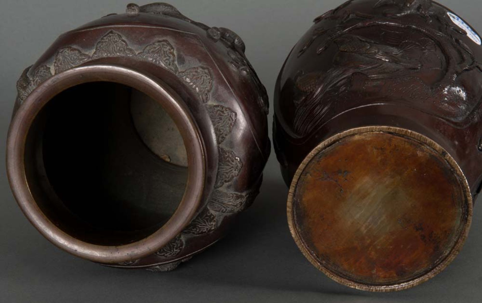 Paar Vasen. Japan, Meiji-Periode. Bronze, je H=25 cm. - Image 3 of 3
