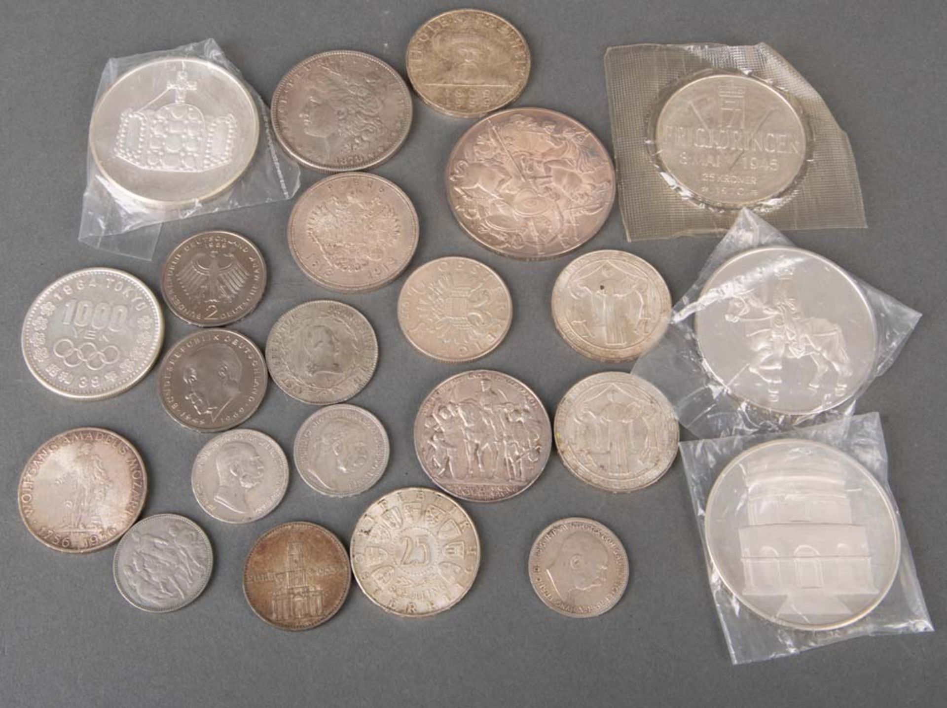 Konvolut Münzen. Silber, ca. 400 g.