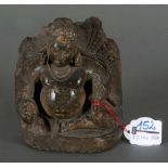 Hinduistische Darstellung. Indien ca. 18. Jh. Kalkstein, H=13,5 cm.