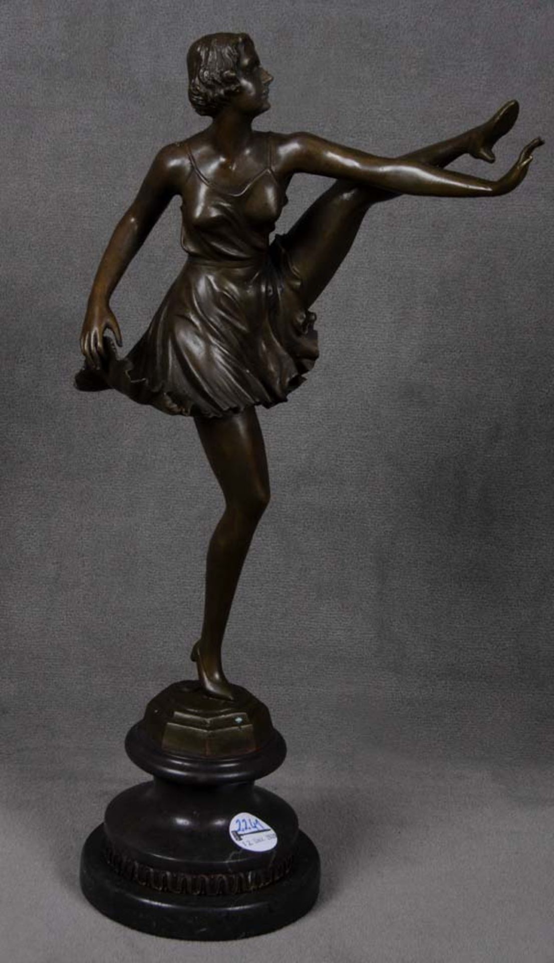 Bruno Zack (1891-1945). Baletttänzerin. Bronze, brüniert, sign., mit Gießerstempel, auf Marmorsoc