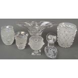 Sieben unterschiedliche Schalen und Vasen, u.a. Lalique / Sèvres 20. Jh. Farbloses Glas, teilw. ges