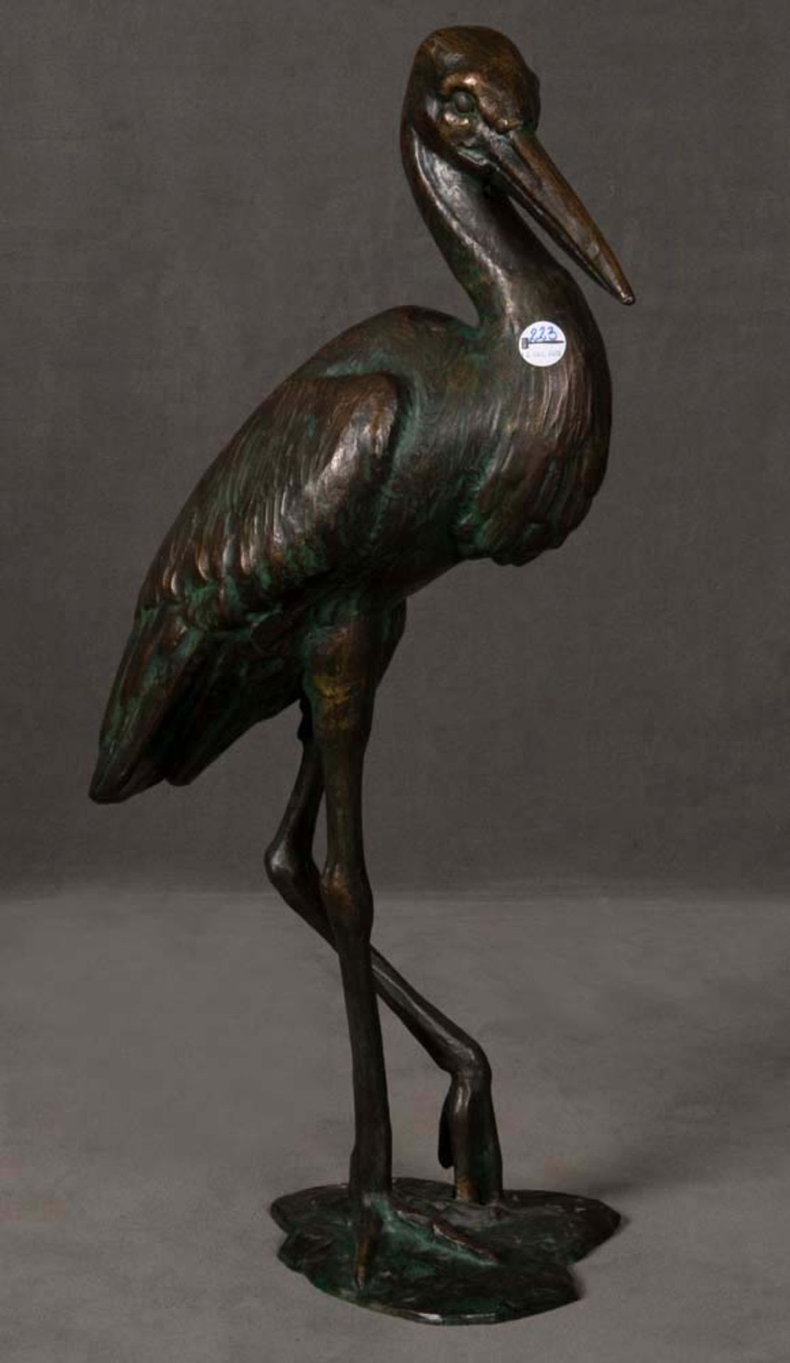 Bildhauer des 20. Jhs. Schreitender Storch. Bronze, am Sockel monogr. JF, H=84 cm.