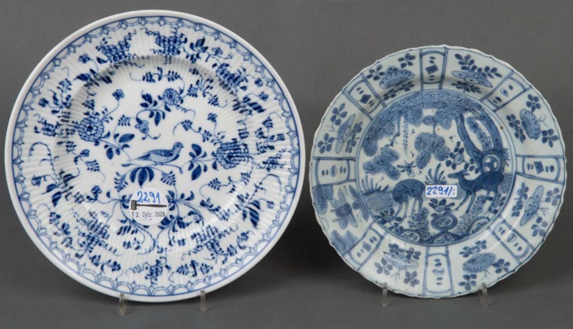 Zwei Teller. Frankfurt / Rauenstein 18. bzw. 19. Jh. Porzellan, unterglasurblau bemalt, D=20 / 23 cm
