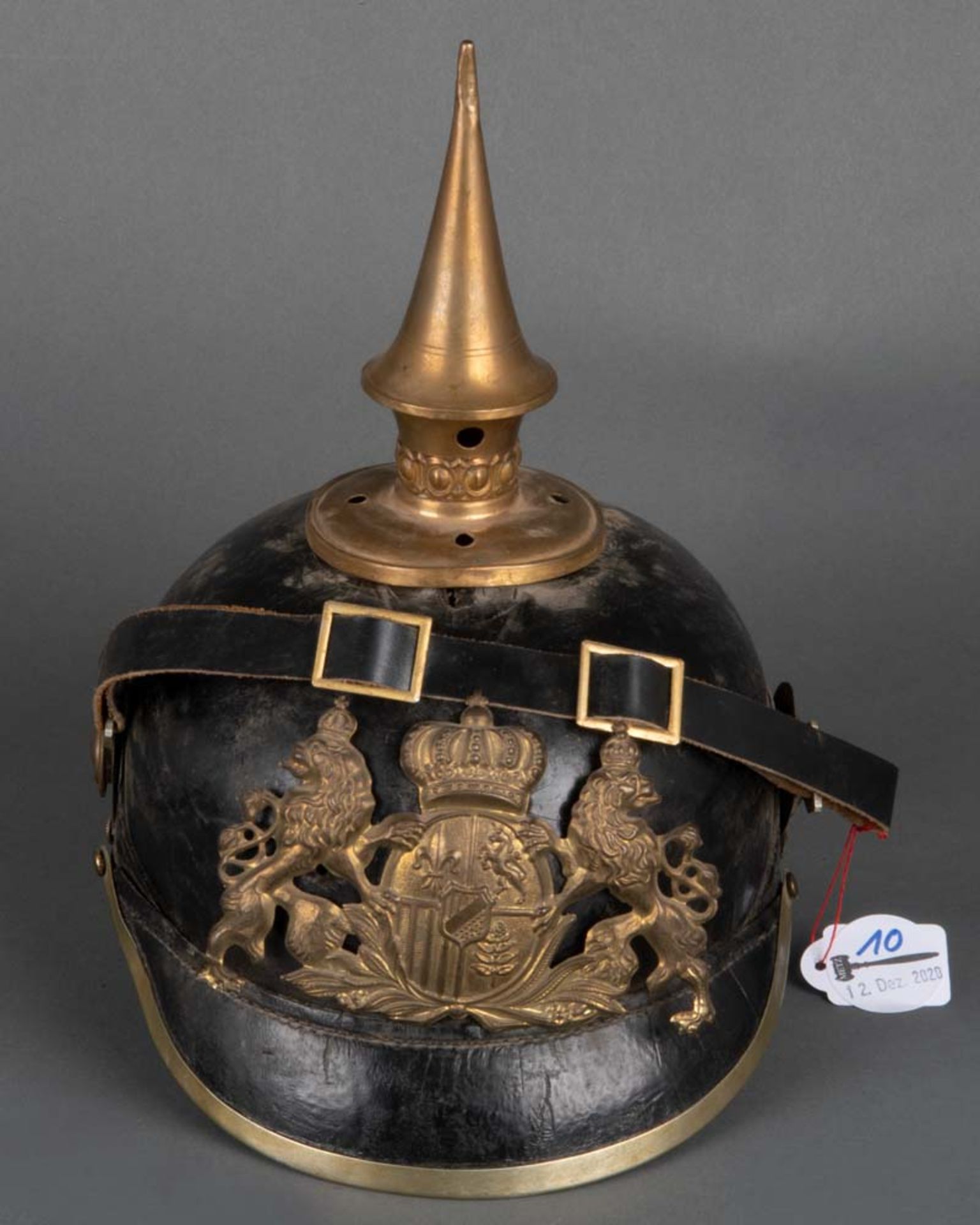 Pickelhaube. Bayern 20. Jh. Leder / Messing. (besch. / ergänzt)