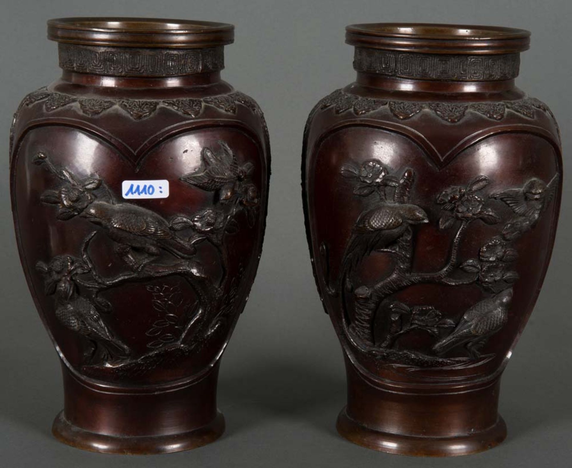 Paar Vasen. Japan, Meiji-Periode. Bronze, je H=25 cm. - Image 2 of 3