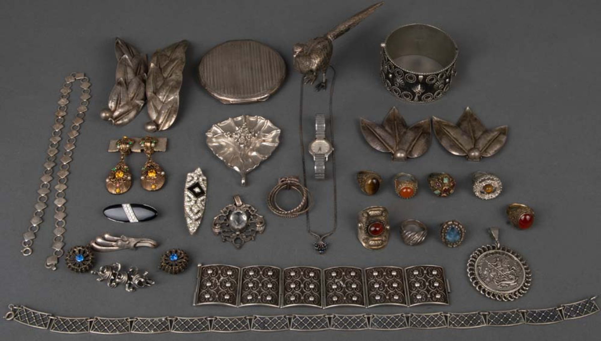 Konvolut Schmuck und Dekoratives. Deutsch 19./20. Jh. Silber, ca. 700 g, und Versilbertes.