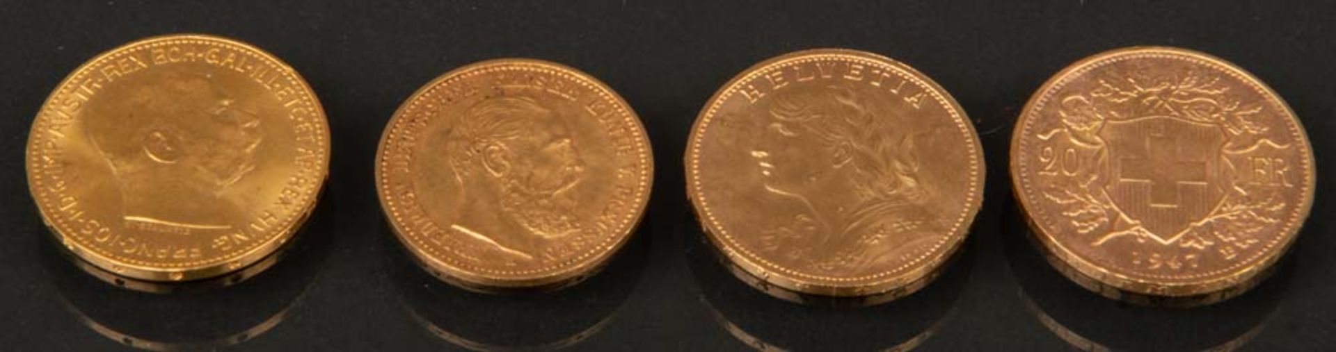 Vier 18 ct Goldmünzen, ca. 24 g, u.a. 10 Mark Deutsches Reich 1888; 20 SFR 1925 / 1947.