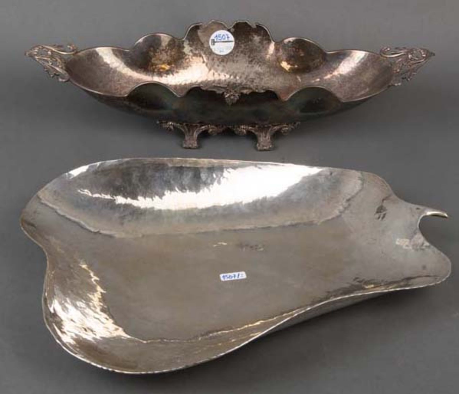 Fußschale und Schale. Deutsch 20. Jh. Silber, ca. 1.600 g, H=6 cm, B=40 cm, T=30 cm / H=11 cm, B=48