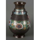 Vase mit beweglichen Ringhenkeln. Vorderer Orient. Bronze, H=30 cm.