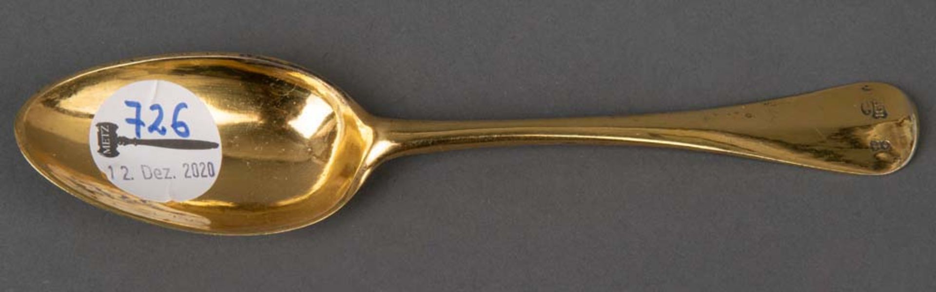 Tauflöffel. Wohl Kiel dat. 1784. Silber, vergoldet, ca. 58 g, verso reich ziseliert und beschriftet