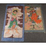 Zwei asiatische Stoffmalereien mit Theaterszenen, mittig bzw. li./o./sign., 167 x 84 / 133 x 85 cm.