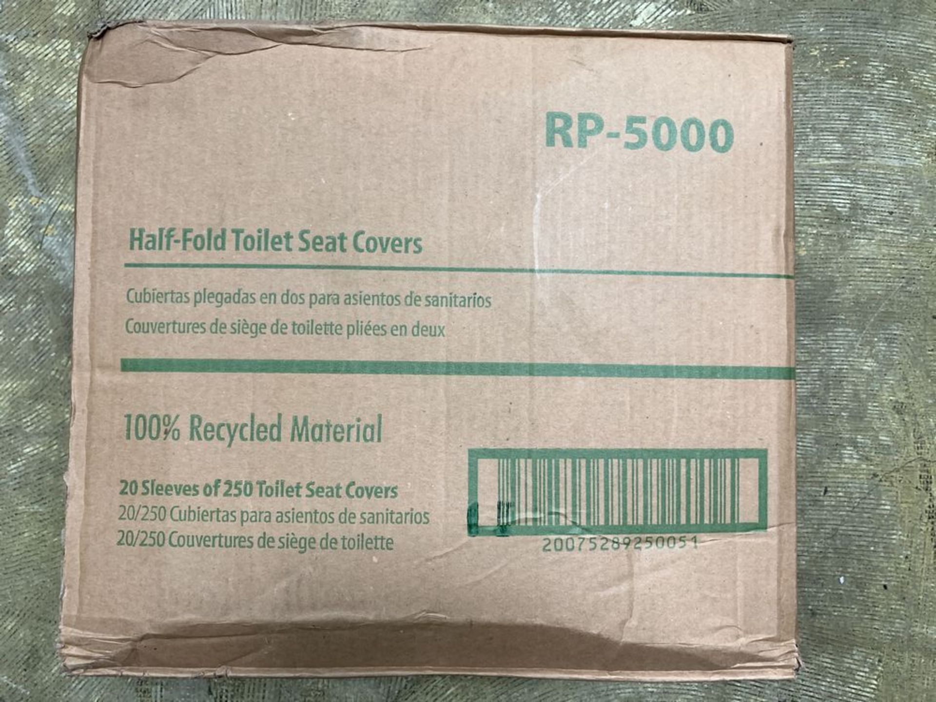 32 PACKS - HOSPECO HEALTHGARD TOILET SEAT COVERS - WHITE 250 COVERS/ PACK - HALF FOLD - MODEL - Image 4 of 5