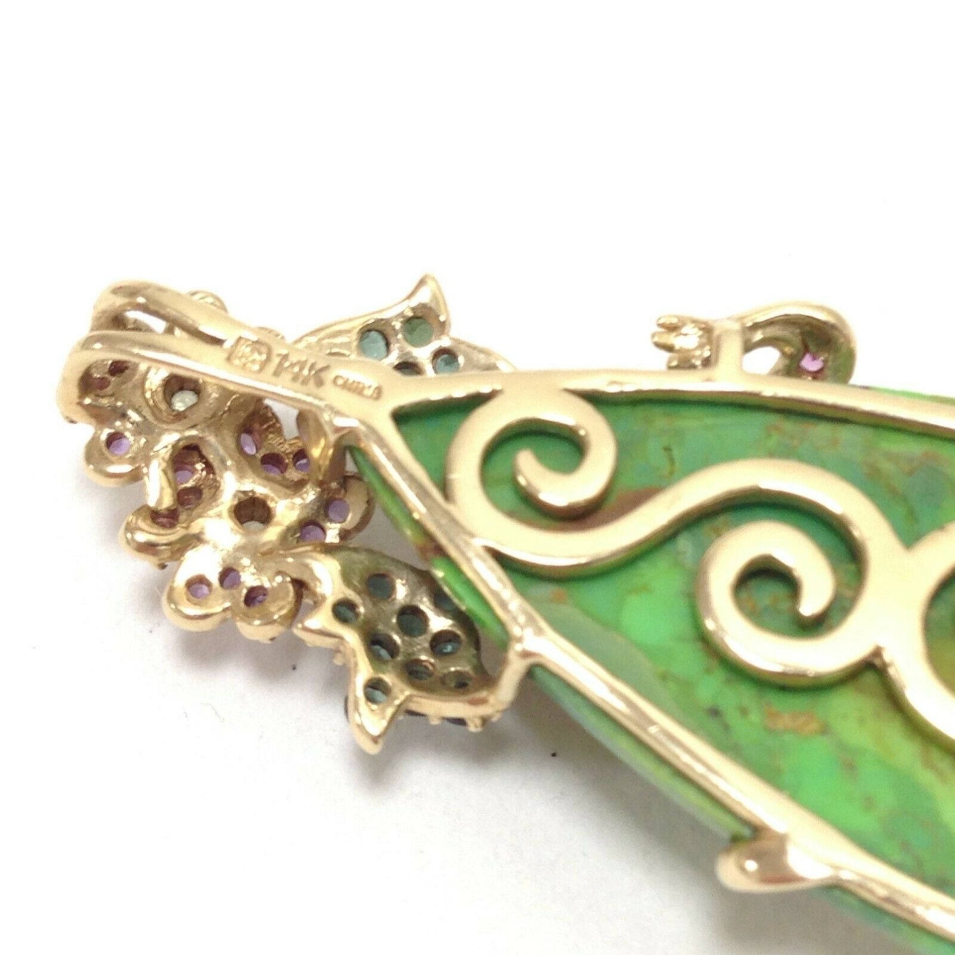 14K Yellow Gold Gaspeite w/ Green & Purple Stones Lizard & Flowers Large Pendant - Image 5 of 7