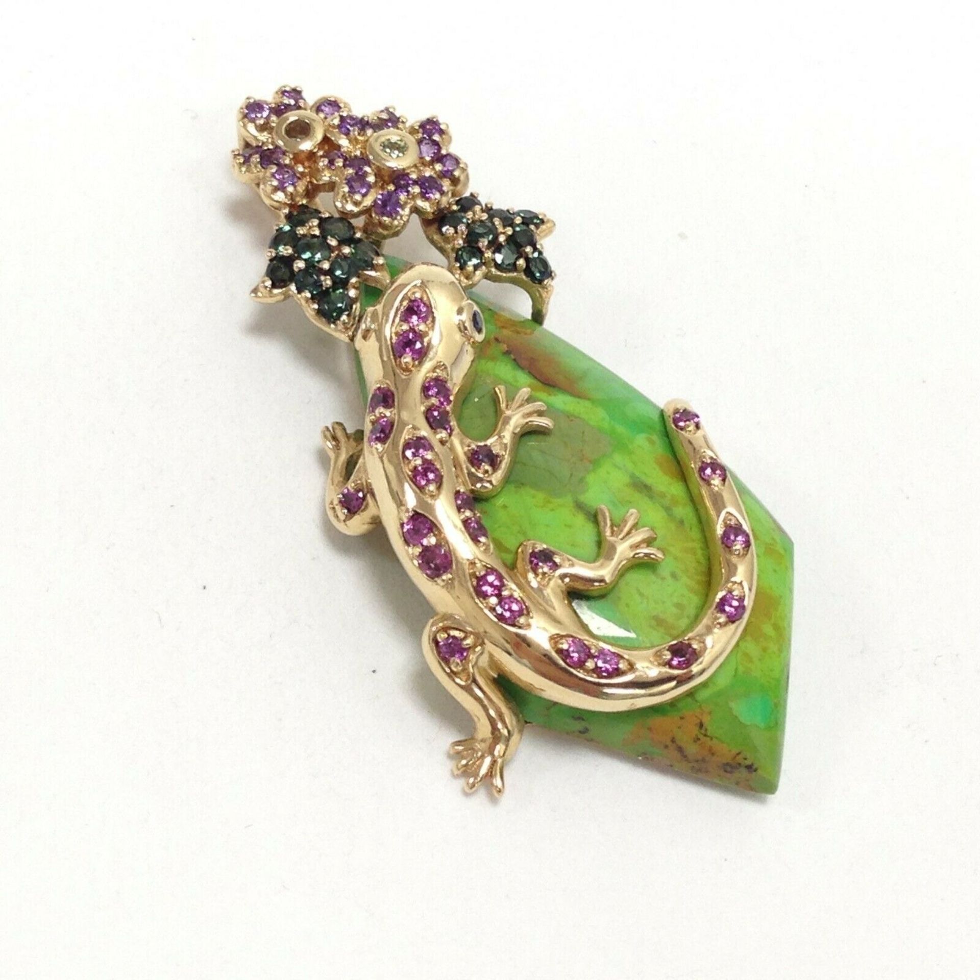 14K Yellow Gold Gaspeite w/ Green & Purple Stones Lizard & Flowers Large Pendant - Image 2 of 7