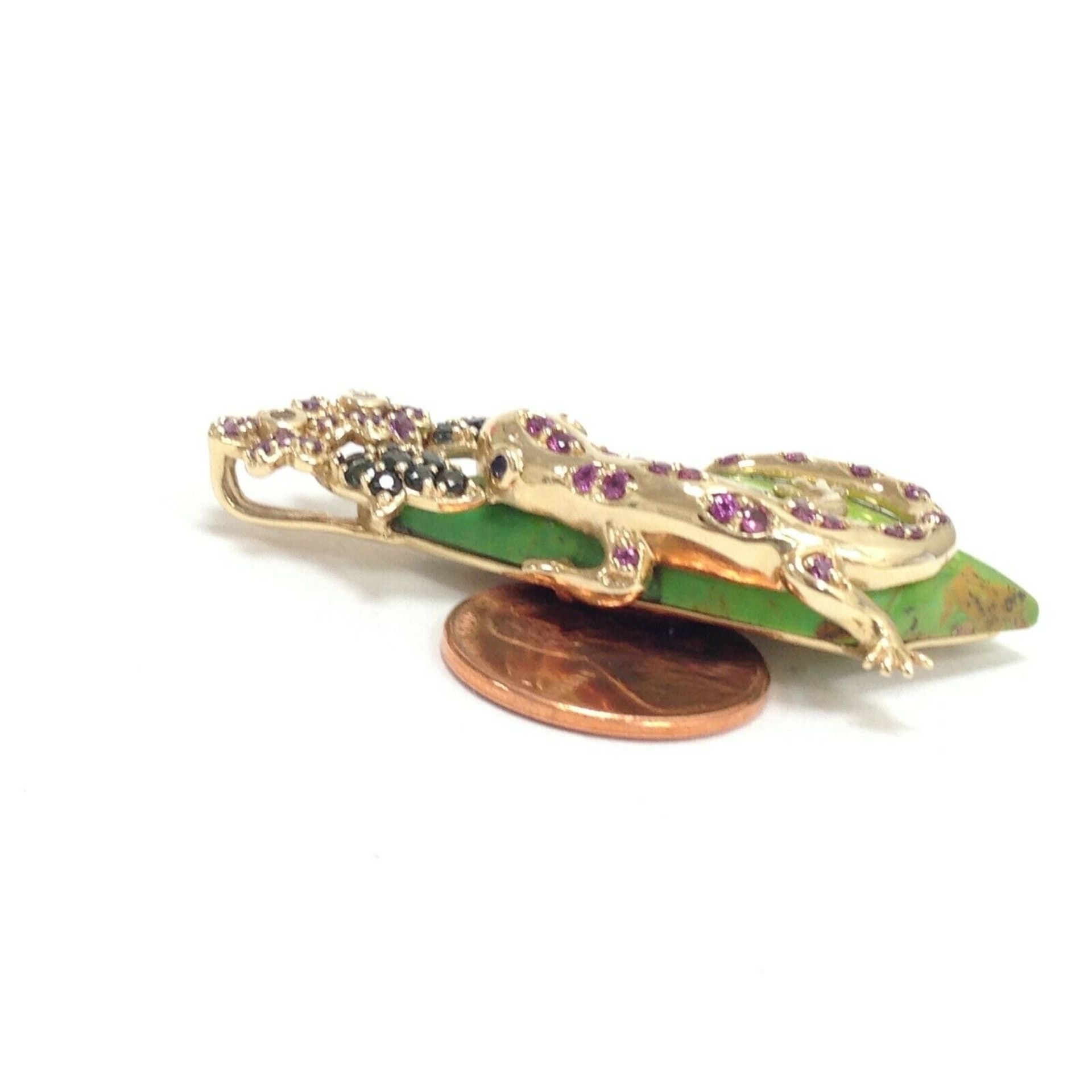 14K Yellow Gold Gaspeite w/ Green & Purple Stones Lizard & Flowers Large Pendant - Image 3 of 7