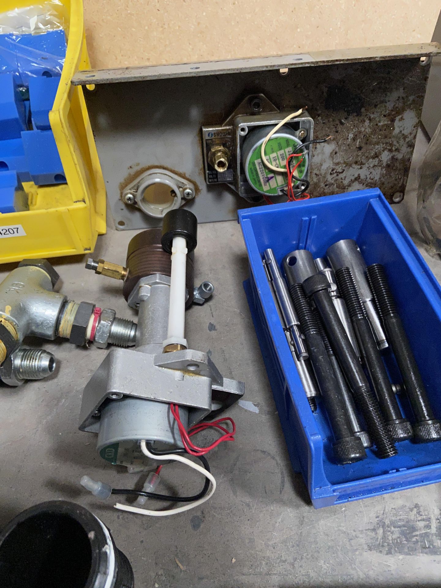 Mixed lot of Machine Parts for Industrial Machinery, Oil Regulator Unit Etc - Image 5 of 5