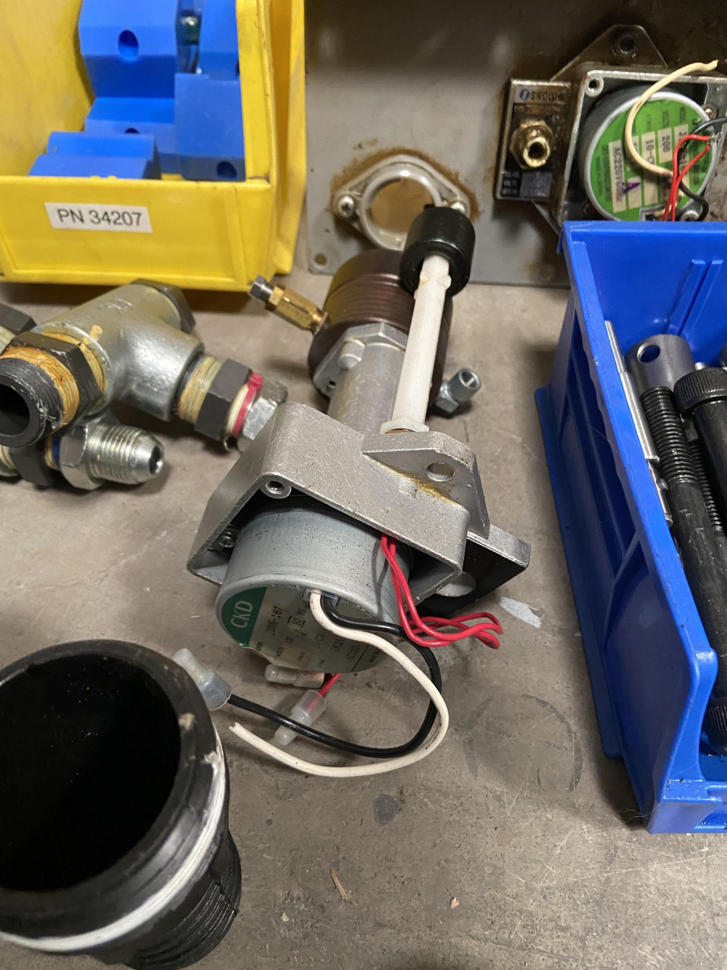 Mixed lot of Machine Parts for Industrial Machinery, Oil Regulator Unit Etc - Image 4 of 5