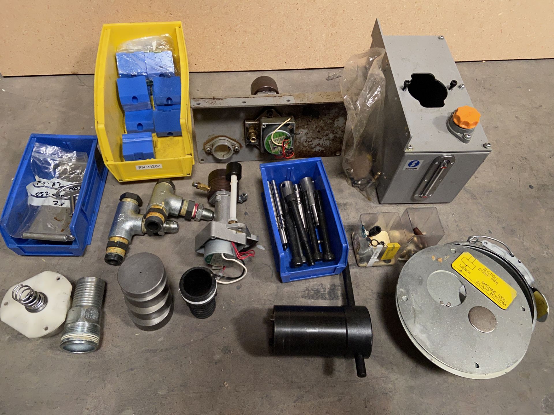 Mixed lot of Machine Parts for Industrial Machinery, Oil Regulator Unit Etc