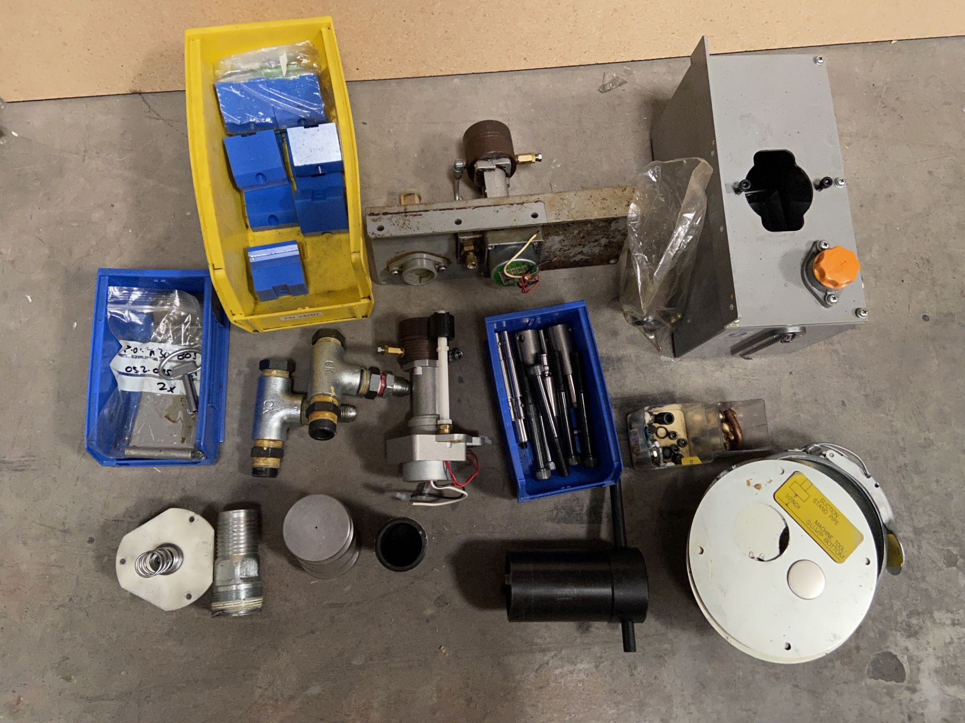 Mixed lot of Machine Parts for Industrial Machinery, Oil Regulator Unit Etc - Image 2 of 5