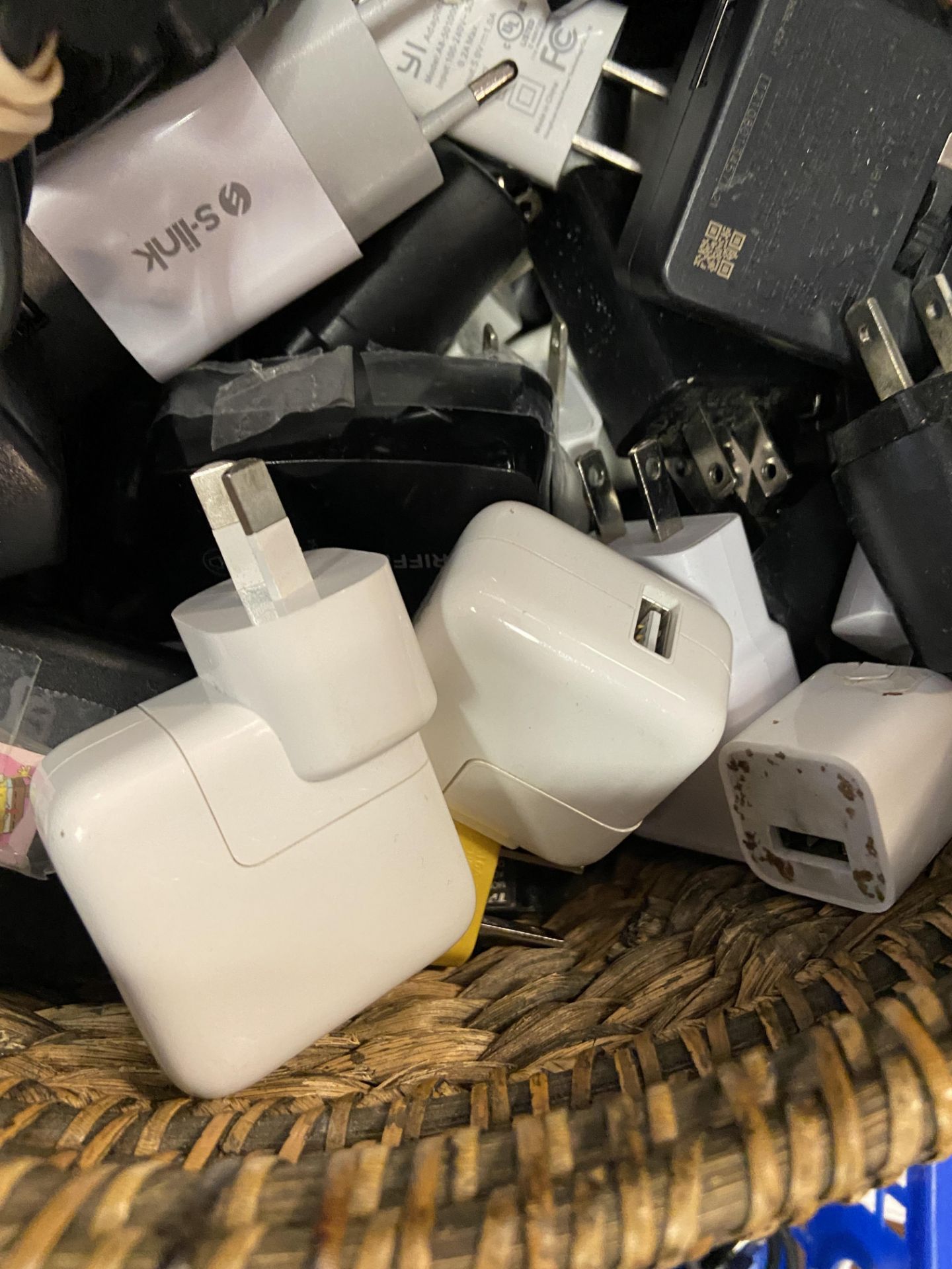 Assorted USB charger plug accessories - Image 3 of 3