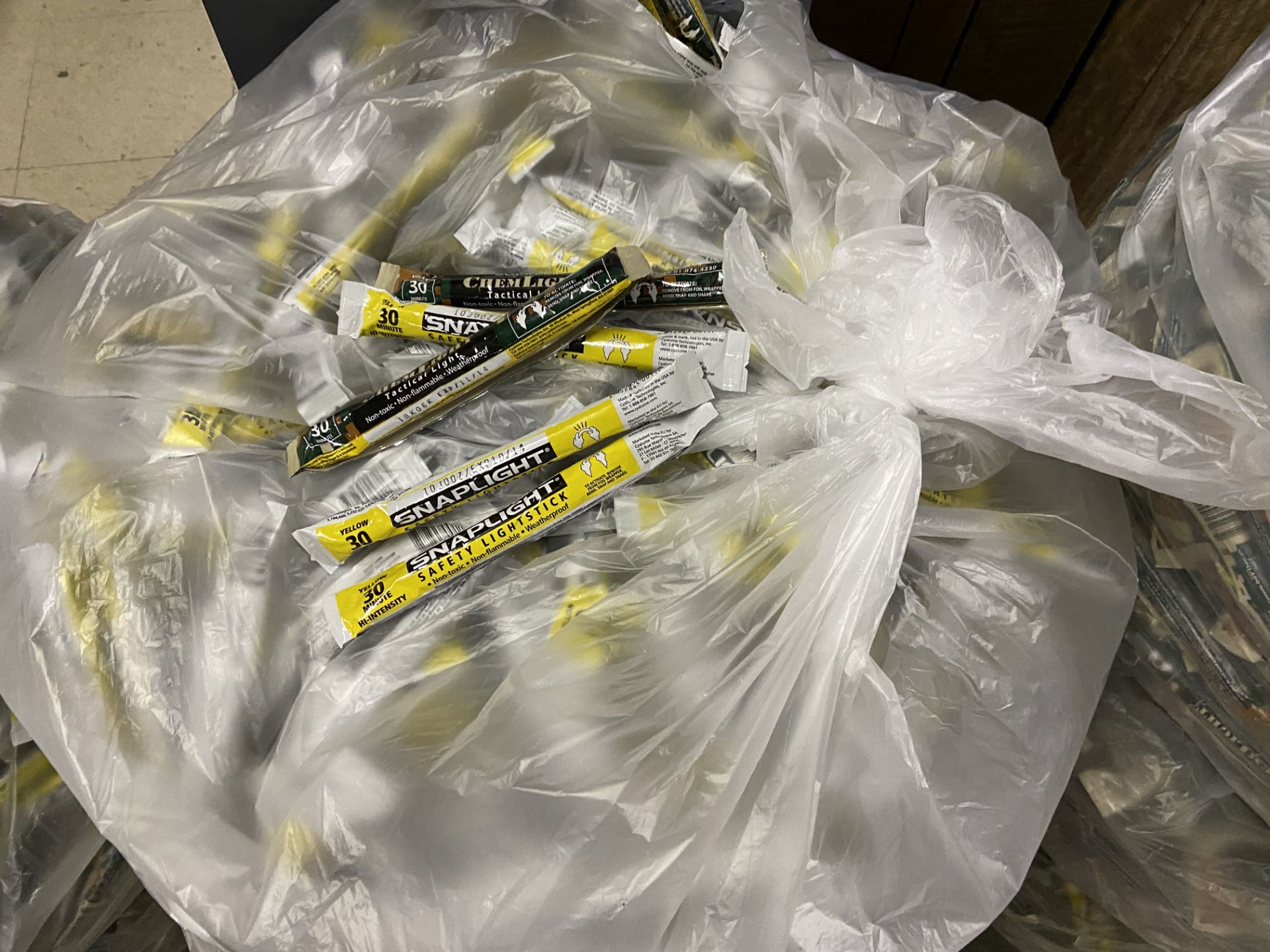 ChemLight Tactical Light Glow Sticks, 800++, Yellow - Image 4 of 6