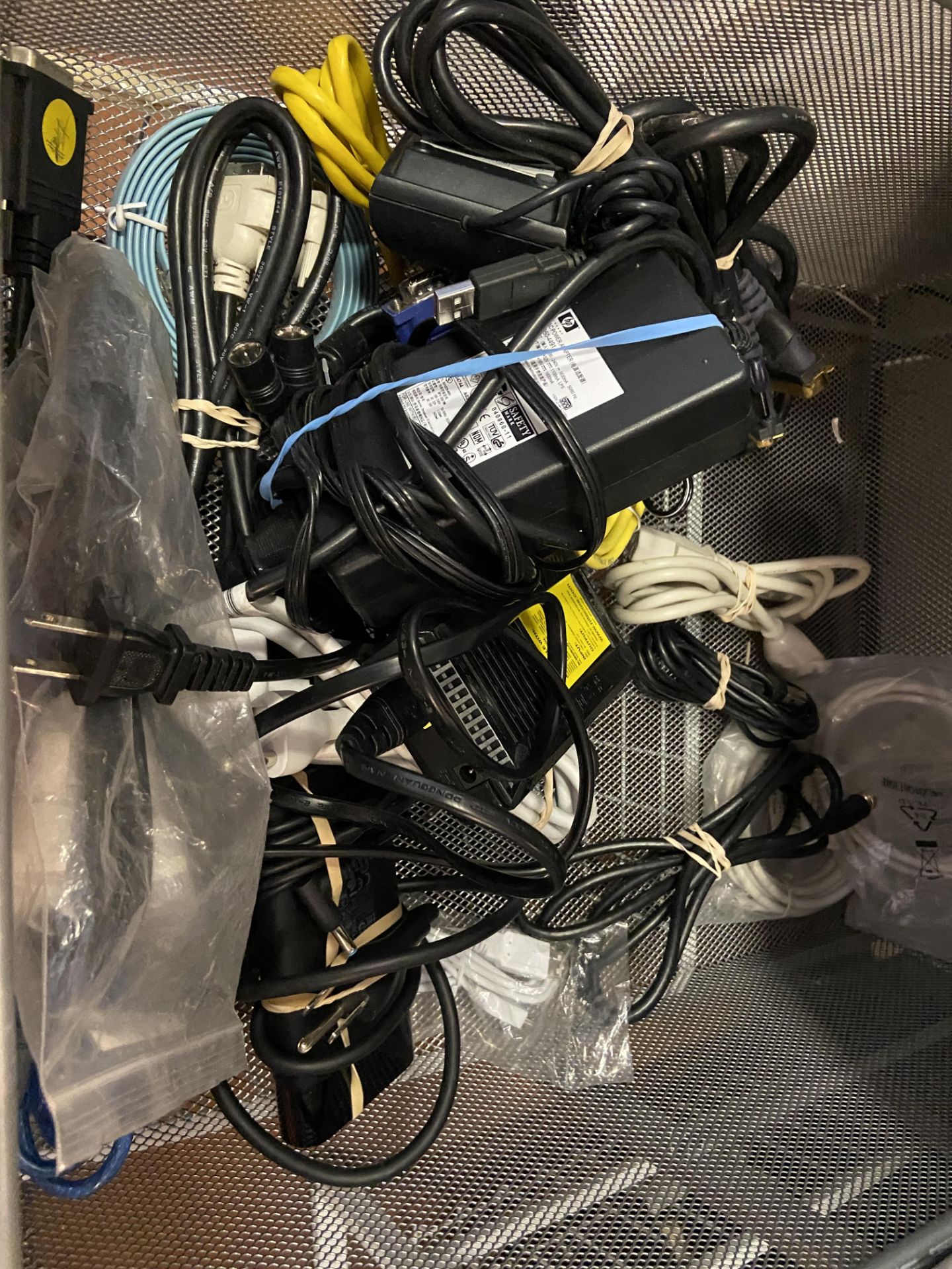 Assorted electronics cords - Image 3 of 3