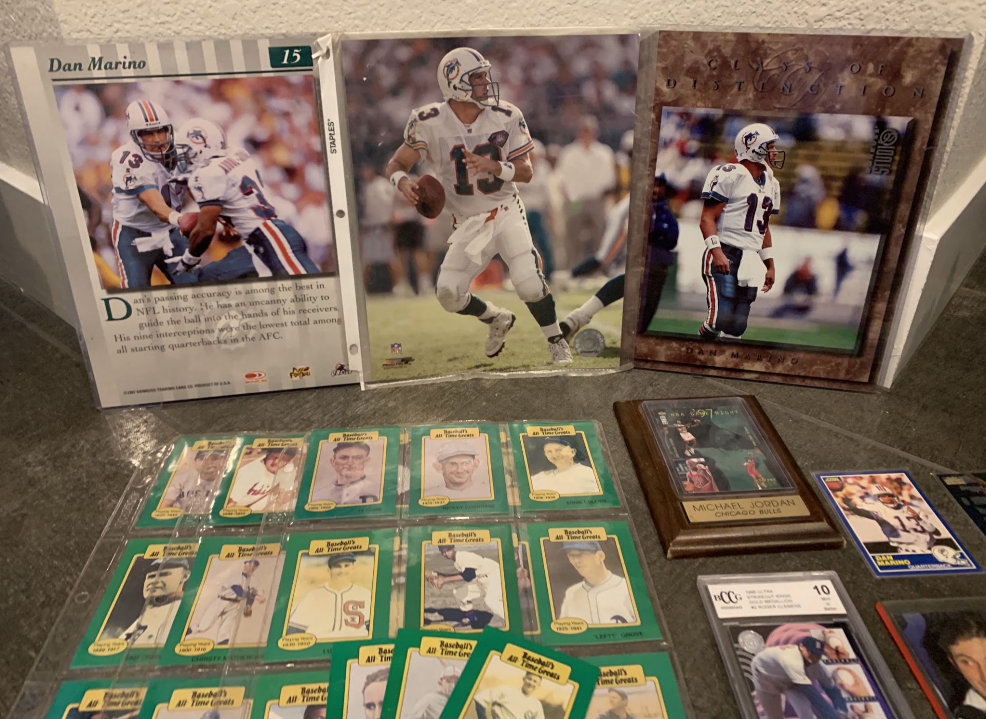 LOTS OF SOME VERY RARE COLLECTIBLE ITEMS AND CARDS DAN MARINO, WAYNE GRETZKY + MORE - Image 2 of 4