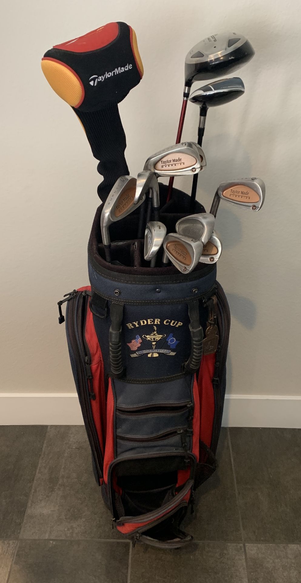 LOT OF MIXED GOLF RYDER CUP LEFT TAYLOR MADE CLUBS AND BAG