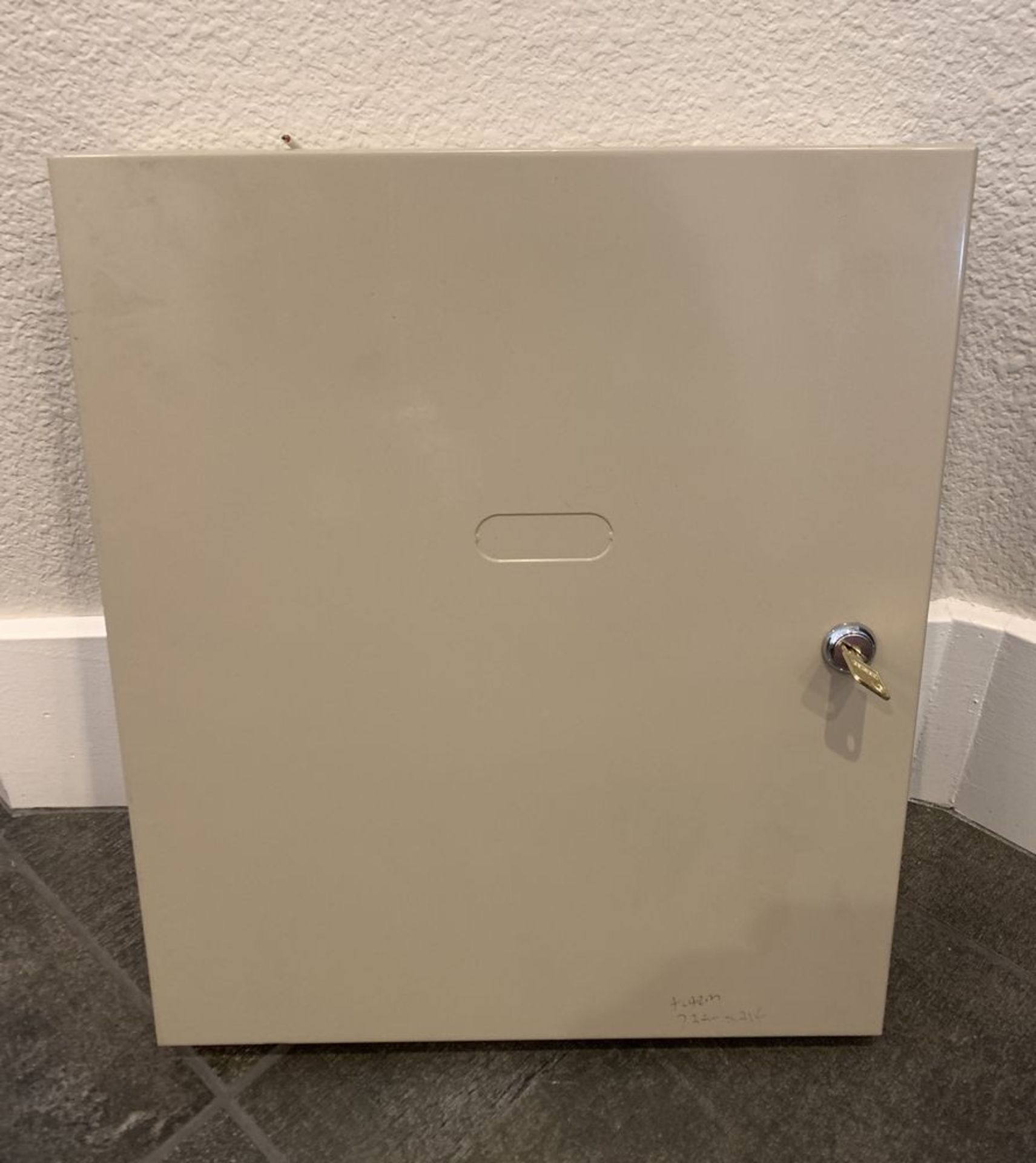 ADT SECURITY ALARM SYSTEM PANEL BOX LOCKABLE WITH KEY INCLUDED - Image 3 of 3