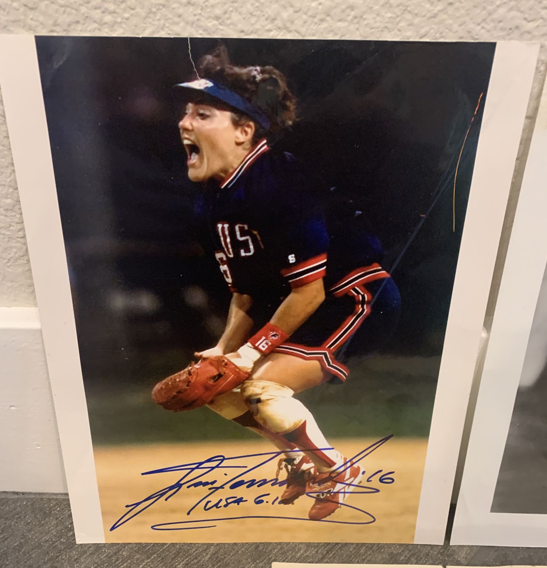 3 AUTOGRAPHED 8.5 X 11 PHOTOS SPORTS, CELEBRITY - Image 2 of 4